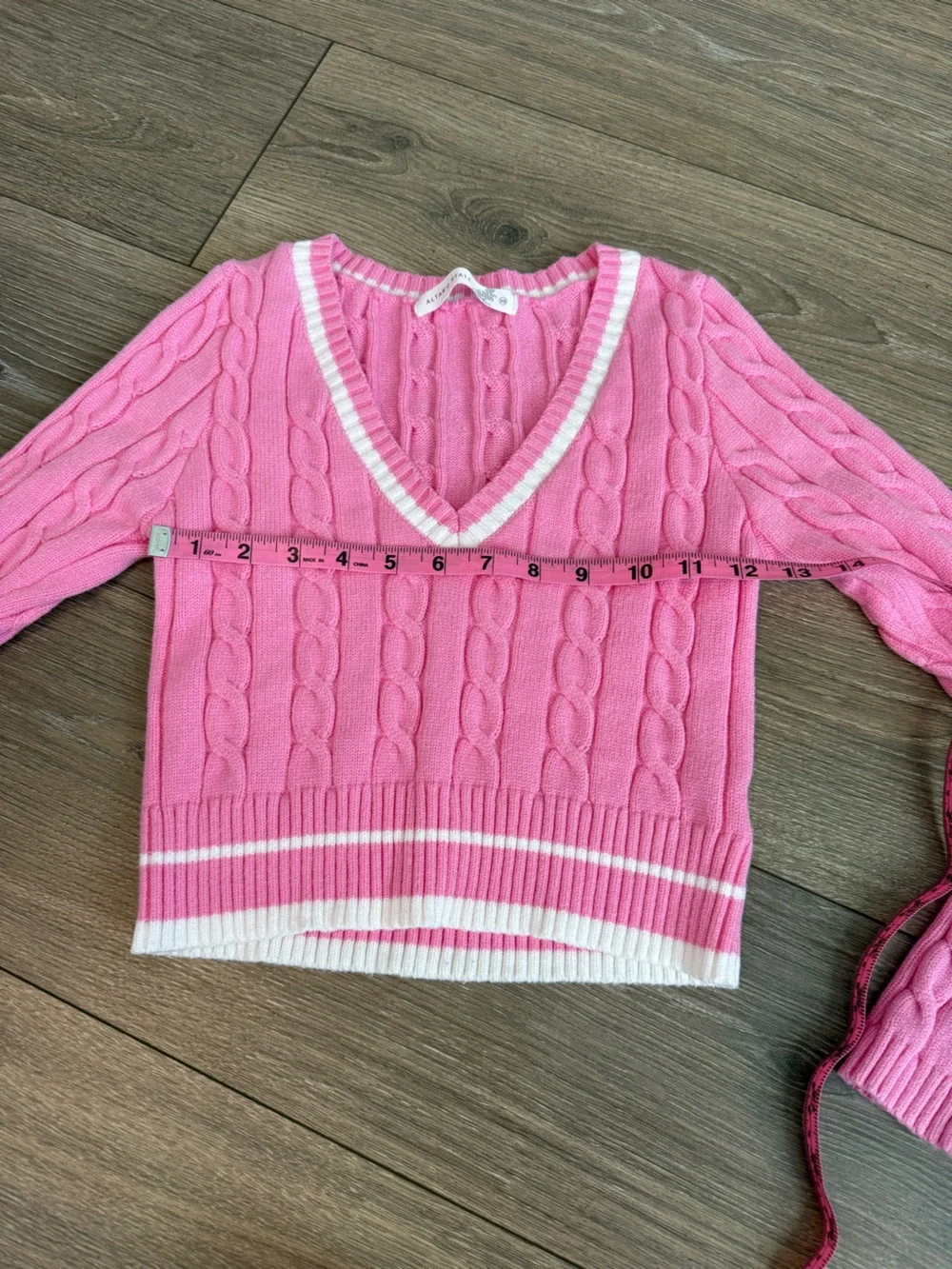 Alter’d State Pink Cropped Cable-Knit V-Neck Cropped Sweater Size XS